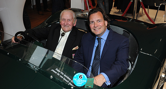 Norman Dewis (legendärer Jaguar Testfahrer), Michael Quinn (Enkel von Jaguar Gründer Sir William Lyons) Jaguar Classic Weeks Opening: "British Icons on Wheels" in der Jaguar Land Rover Markenboutique in München am 12.07.2016 Foto: BrauerPhotos / G.Nitschke für Jaguar